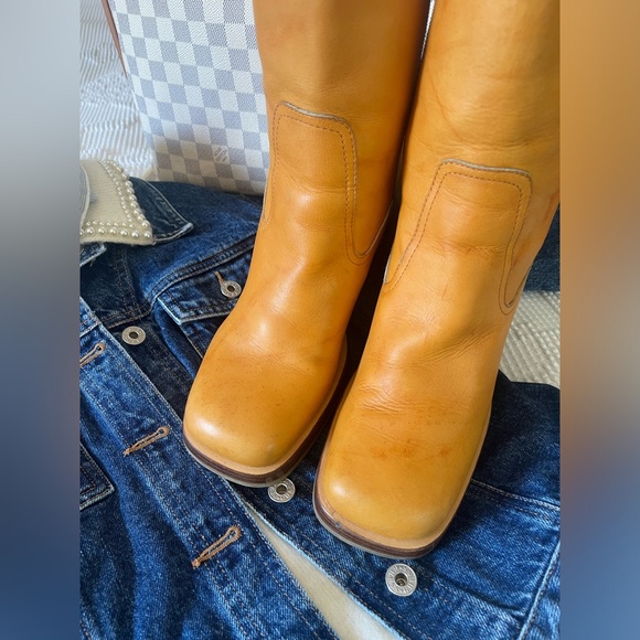 FRYE | Karma Zip 8R Platform Boots - Picture 4 of 8